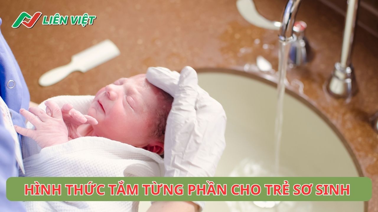 Cách tắm từng phần cho trẻ sơ sinh để đảm bảo sức khỏe khi trời lạnh