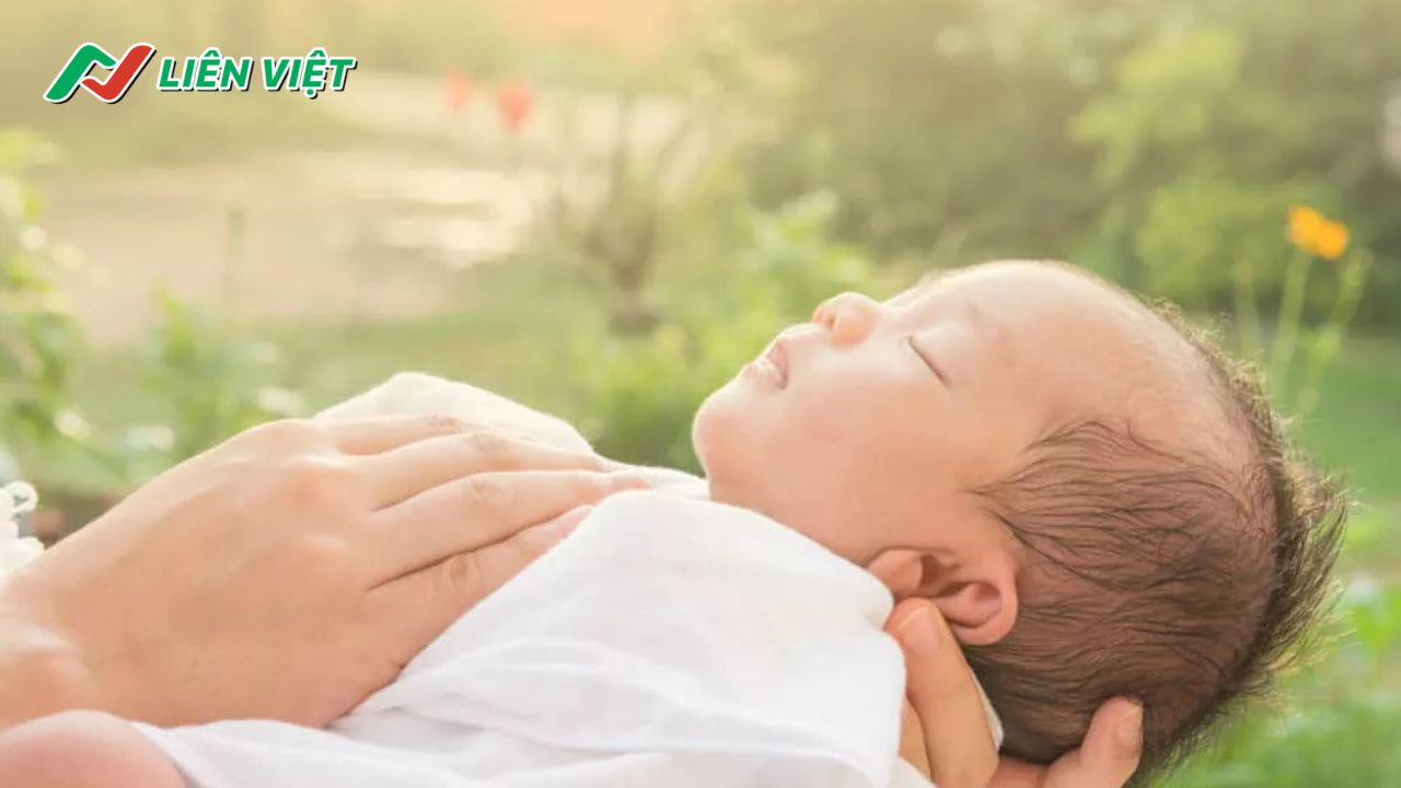 Tắm nắng cho trẻ sơ sinh trong mùa đông có vai trò quan trọng trong việc cung cấp vitamin D