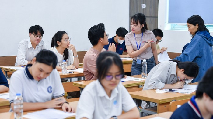 Ngoài nắm rõ các bước xử lý tình huống sư phạm THPT thì giáo viên cần biết những nguyên tắc cốt lõi để xử lý hiệu quả tình huống trong thực tế