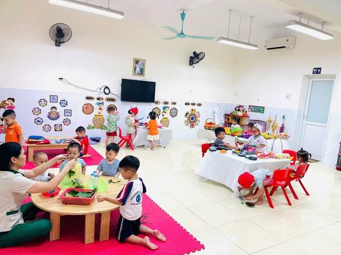 Phương pháp học qua chơi giúp trẻ mầm non vận động, khám phá và tương tác với giáo viên tốt hơn