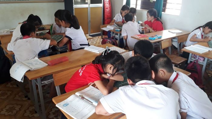 Một trong các phương pháp dạy học tích cực ở tiểu học là yêu cầu học sinh thực hiện dự án theo cá nhân haowjc nhóm