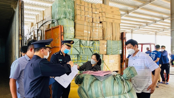 Chuyển cửa khẩu là gì? Đây là quy trình chuyển điểm làm thủ tục hải quan của hàng hóa từ cửa khẩu đầu tiên sang một cửa khẩu khác