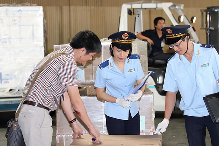 Hiểu rõ quy định chuyển cửa khẩu là gì, trong quá trình vận chuyển cần đảm bảo hàng hóa luôn được niêm phong hải quan
