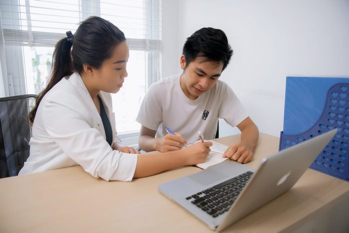 Đội ngũ gia sư dạy kèm tại nhà TPHCM có cả giáo viên đang công tác tại Đà Nẵng và sinh viên, người đã tốt nghiệp các trường đại học lớn 