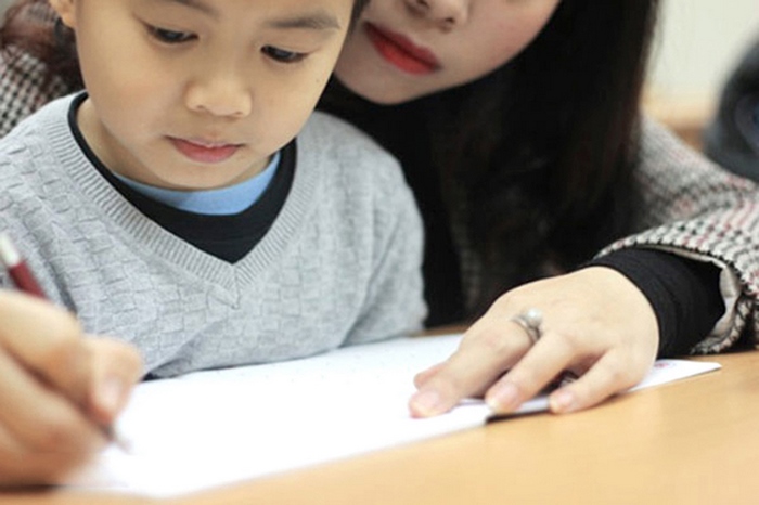 Bạn có thể thuê gia sư dạy kèm tại nhà TPHCM để bổ trợ kiến thức tại nhà ở nhiều cấp học