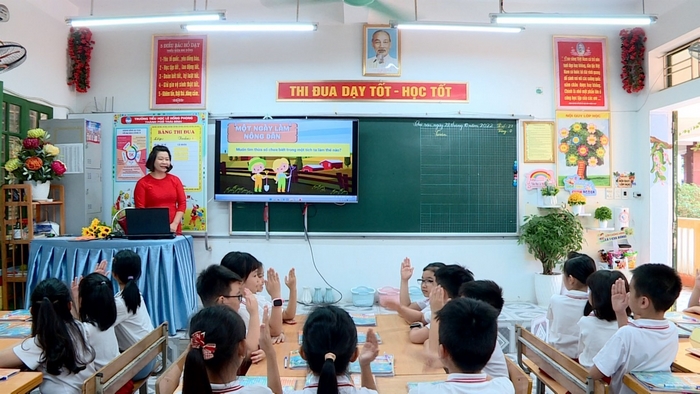 Dựa vào mục tiêu và nội dung, giáo viên sẽ lựa chọn hình thức hoạt động phù hợp bài dạy