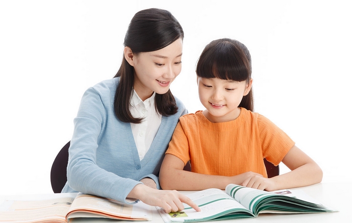 Tìm gia sư dạy kèm tại nhà ở Hà Nội là nhu cầu của nhiều phụ huynh khi muốn hỗ trợ con cái học hành