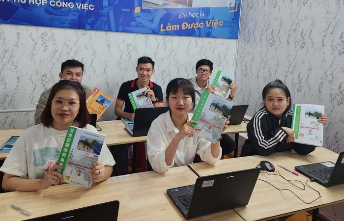 Thay vì tự học, học tại trung tâm học tiếng Trung TPHCM để tiếp cận phương pháp, giáo trình, lộ trình học hiệu quả hơn