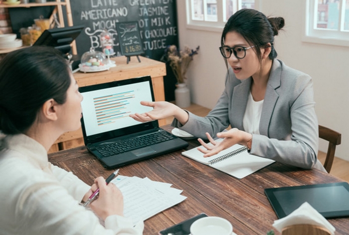 Để xử lý tình huống sư phạm với đồng nghiệp hiệu quả, người giáo viên cần giữ được thái độ bình tĩnh, chuyên nghiệp