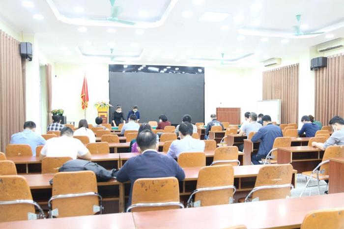 Mọi cá nhân tham gia tổ chức và dự đấu thầu đề bắt buộc phải có chứng chỉ hành nghề đấu thầu