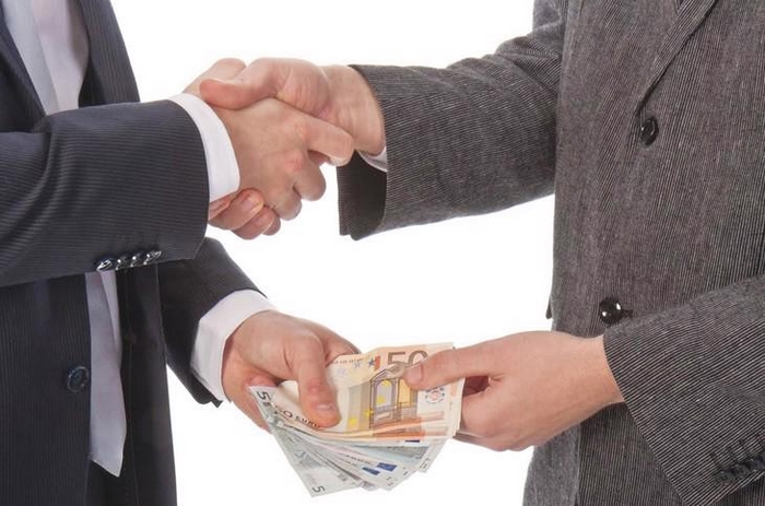 Pháp luật có quy định rõ một trong các hành vi bị cấm trong đấu thầu là hối lộ