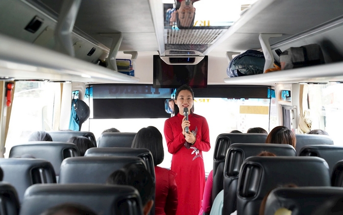 Khi phương tiện gặp sự cố khi di chuyển, người điều hành tour cần linh hoạt thay đổi thứ tự điểm tham quan, điều động xe khác đến,...