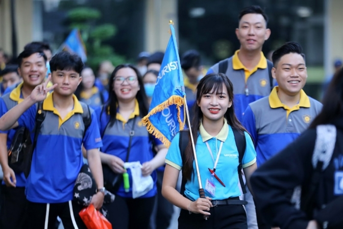 Không ngừng học hỏi, nâng cao trình độ chuyên môn để giải quyết các tình huống xử lý của điều hành tour hiệu quả hơn