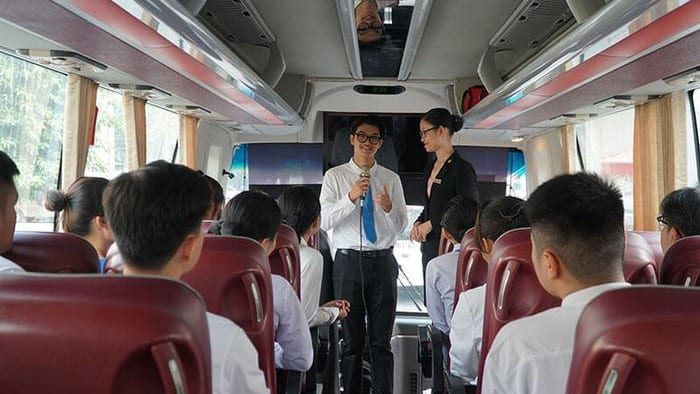 Mọi cá nhân cần được cấp thẻ hướng dẫn viên du lịch để hành nghề hợp pháp tại Việt Nam