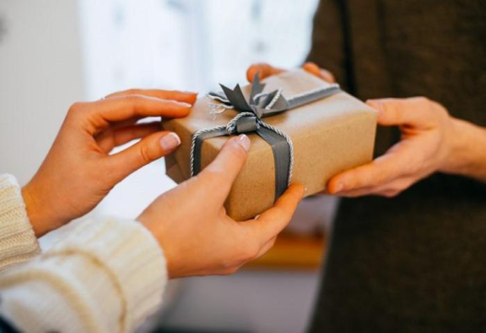 Lời cảm ơn đến hướng dẫn viên có nhiều cách thể hiện qua việc tặng quà hay giữ liên lạc