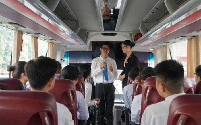 Lời chào đoàn đầu tiên của hướng dẫn viên giúp tạo thiện cảm, gắn kết và tạo sự hứng thú trong suốt hành trình