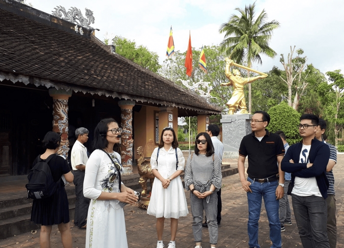 Cơ quan quản lý du lịch khi phát hiện cá nhân có hành vi vi phạm pháp luật nghiêm trọng sẽ yêu cầu thu hồi thẻ hướng dẫn viên du lịch