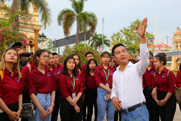 Quy trình thu hồi thẻ hướng dẫn viên du lịch cần thực hiện minh bạch, khách quan, đúng quy định pháp luật