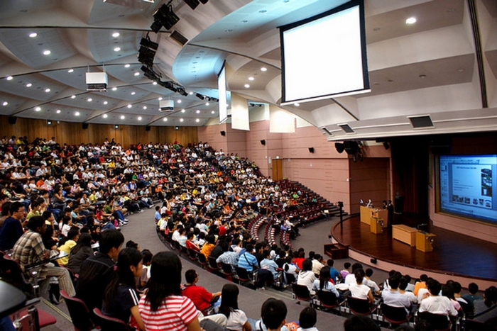 Yếu tố ảnh hưởng lớn đến mức học phí ngành hướng dẫn viên du lịch là chương trình, hệ đào tạo