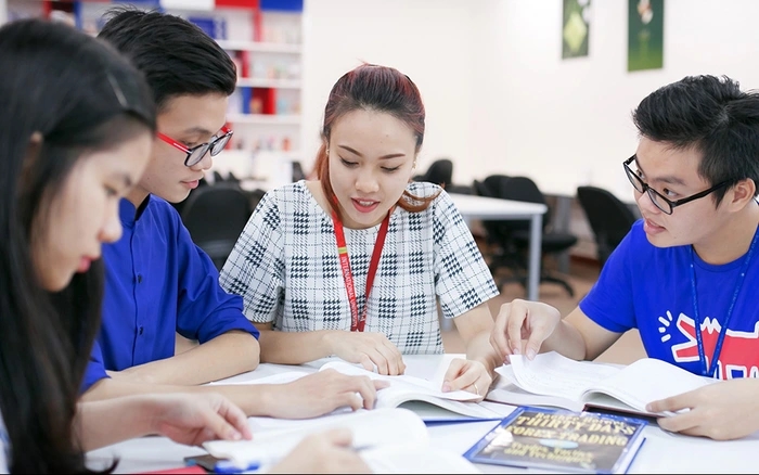 Ngoài học phí thì ngành hướng dẫn viên du lịch cần một khoản chi khá lớn để hỗ trợ quá trình học tập hiệu quả hơn 