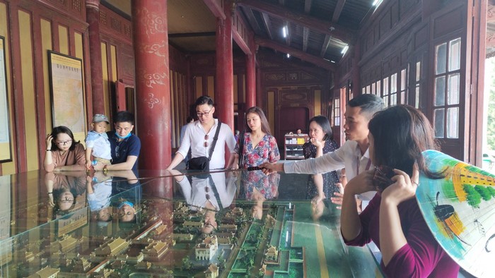 Hướng dẫn viên du lịch cần những gì thì kinh nghiệm cũng rất quan trọng