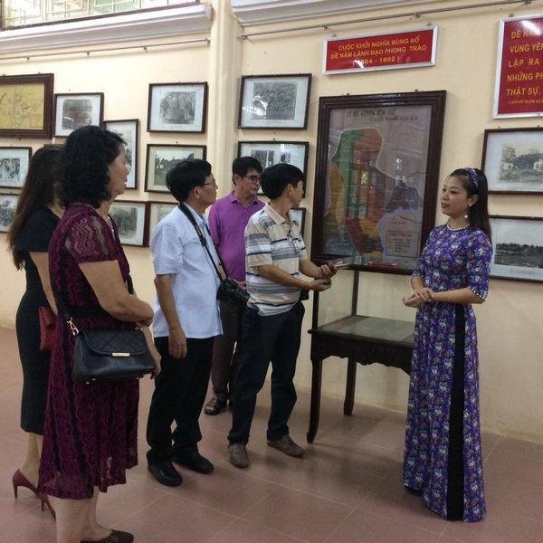 Hiểu rõ hướng dẫn viên du lịch cần những gì giúp người có định hướng làm nghề trau dồi kiến thức, kỹ năng,... từ sớm