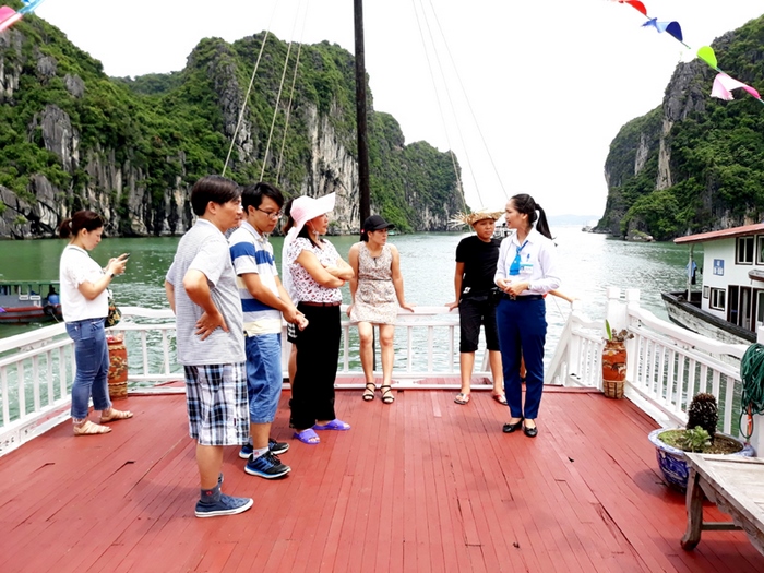 Hiểu rõ hướng dẫn viên du lịch có được xăm không theo quan điểm đối tượng khách hàng và chủ động ăn ăn mặc kín đáo khi cần thiết