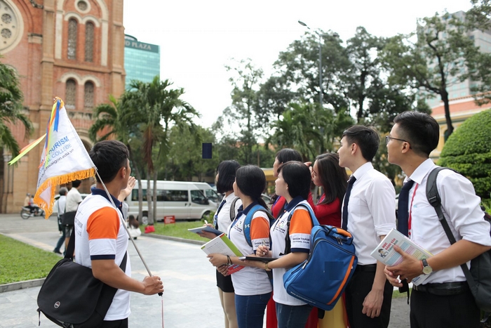 Bạn là HDV mới vào nghề thì không nên xăm hình vì có thể ảnh hưởng đến cơ hội công việc