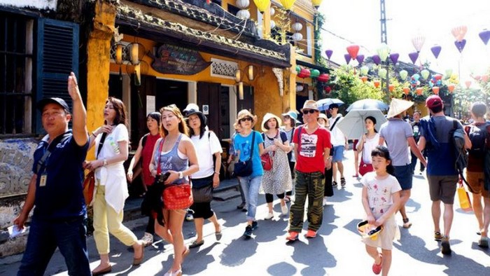 Kịch bản giúp người hướng dẫn viên tự tin truyền đạt thông tin, kể chuyện sinh động để duy trì không khí sôi nổi, vui vẻ suốt hành trình
