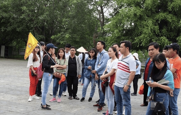 Tiền tip cho hướng dẫn viên du lịch trong nước là bao nhiêu thì không có bất kỳ quy định nào hiện hành