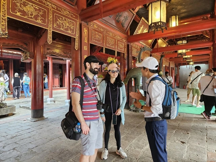 Tùy hành vi vi phạm mà cơ quan xử lý và mức xử phạt hướng dẫn viên du lịch khác nhau được quy định theo pháp luật