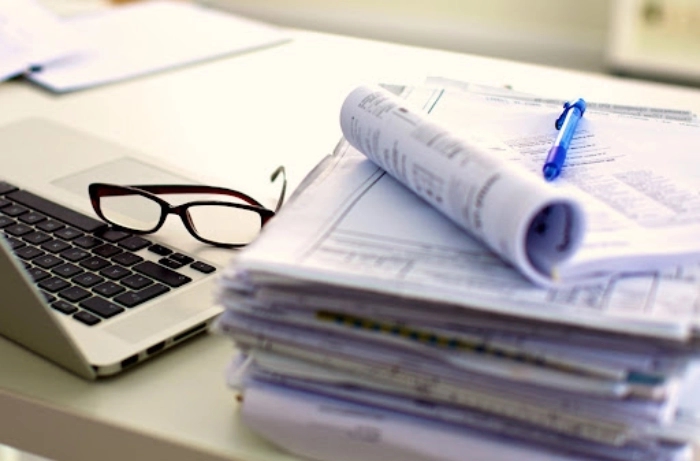 Nội dung báo cáo công tác văn thư - lưu trữ trường học tập trung trình bày thực trạng, đánh giá kết quả, đề xuất các giải pháp để cải thiện hiệu quả công việc