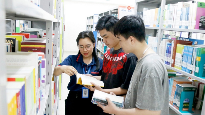 Các trường đào tạo ngành thông tin thư viện sẽ cung cấp các kiến thức về quản trị nguồn lực thông tin, tài liệu để phục vụ bạn đọc