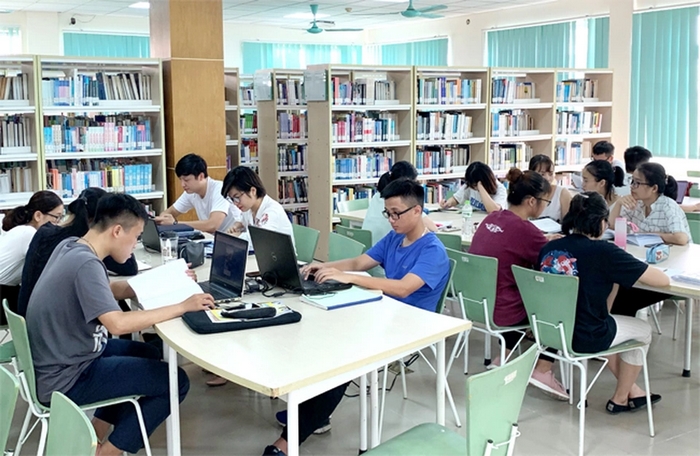 Sau học các trường đào tạo ngành thông tin thư viện, ra trường có thể làm quản lý thư viện tại các trường học, chuyên viên xuất bản – phát hành