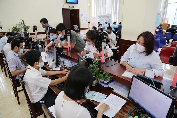 Trước khi nộp mẫu hồ sơ xét thăng hạng viên chức, đừng quên ký, ghi rõ họ tên rõ ràng, ngày tháng nộp đơn