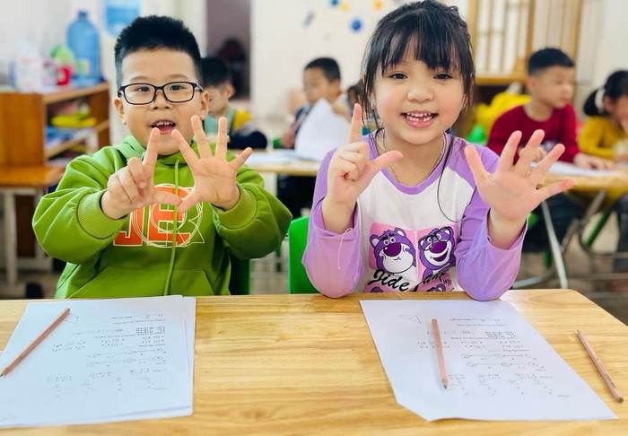 Dạy tiền tiểu học sẽ giúp trẻ làm quen với các phép tính cơ bản của bậc tiểu học