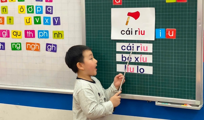 Luyện đọc tiền tiểu học giúp trẻ 4–6 tuổi từng bước làm quen với chữ cái, âm – vần trước khi bước vào lớp 1