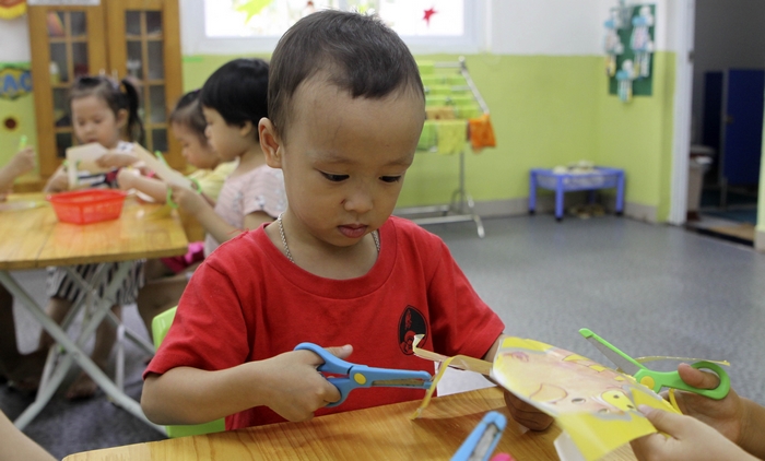 Tổ chức các hoạt động trò chơi trí tuệ để phát triển trí não, rèn sự tập trung, kiên nhẫn cho trẻ