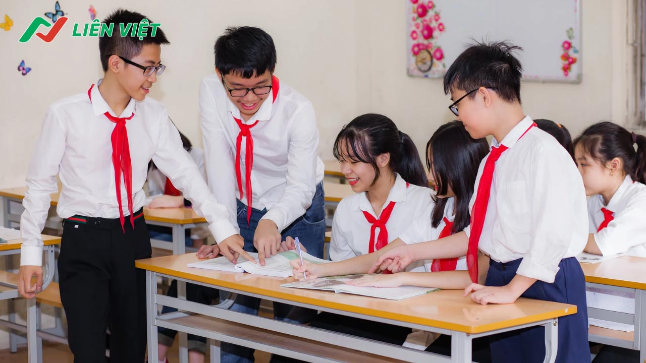 các hoạt động giáo dục trong nhà trường thcs