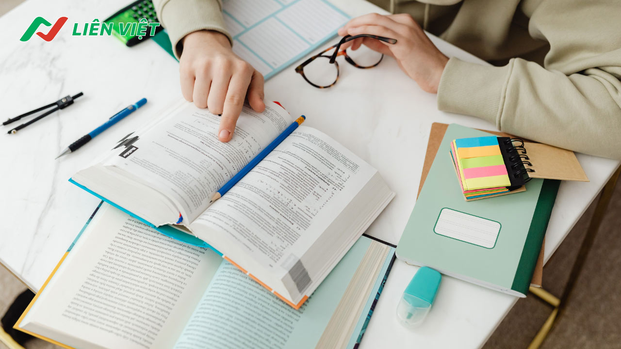 Sách kế toán thuế dành cho cả sinh viên và người đã đi làm